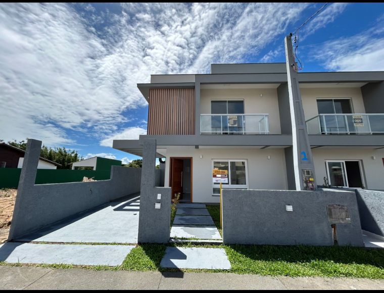 Casa no Bairro Ingleses em Florianópolis com 3 Dormitórios (1 suíte) - 466909