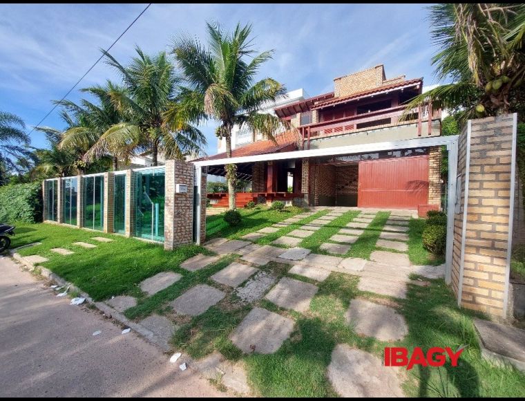 Casa no Bairro Ingleses em Florianópolis com 4 Dormitórios (1 suíte) e 275 m² - 123065