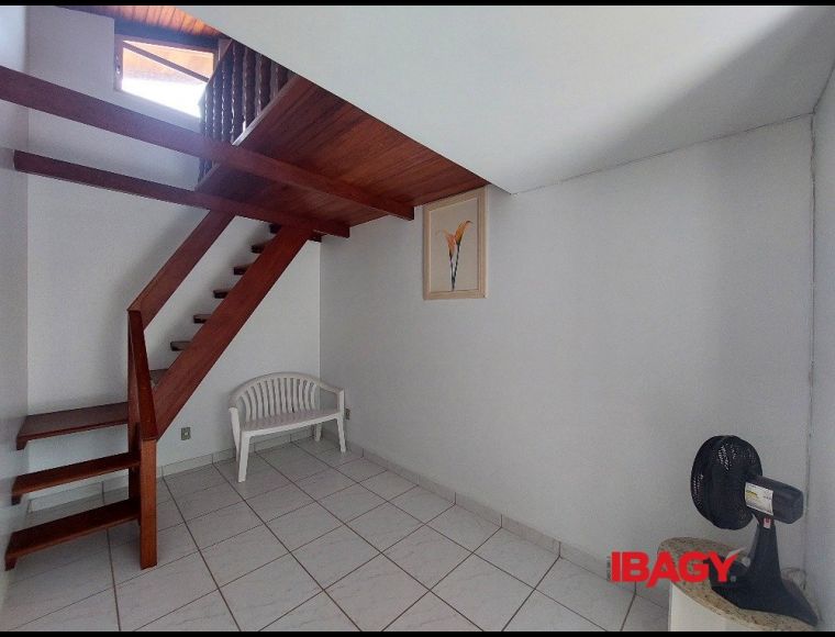 Casa no Bairro Ingleses em Florianópolis com 6 Dormitórios (3 suítes) e 180 m² - 123092