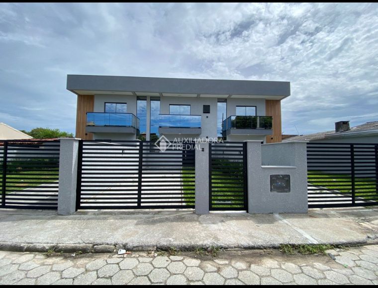 Casa no Bairro Ingleses em Florianópolis com 2 Dormitórios (2 suítes) - 464973