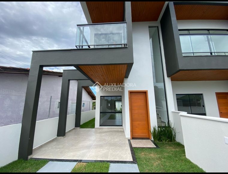 Casa no Bairro Ingleses em Florianópolis com 3 Dormitórios (1 suíte) - 464833