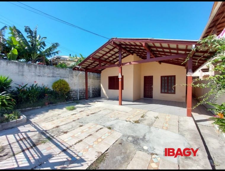 Casa no Bairro Ingleses em Florianópolis com 3 Dormitórios (1 suíte) - 123444