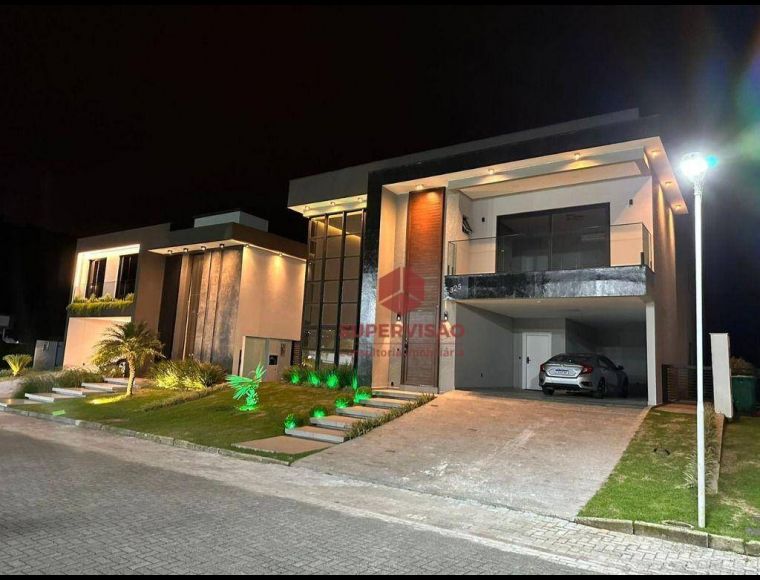 Casa no Bairro Ingleses Norte em Florianópolis com 4 Dormitórios (4 suítes) e 460 m² - CA1012