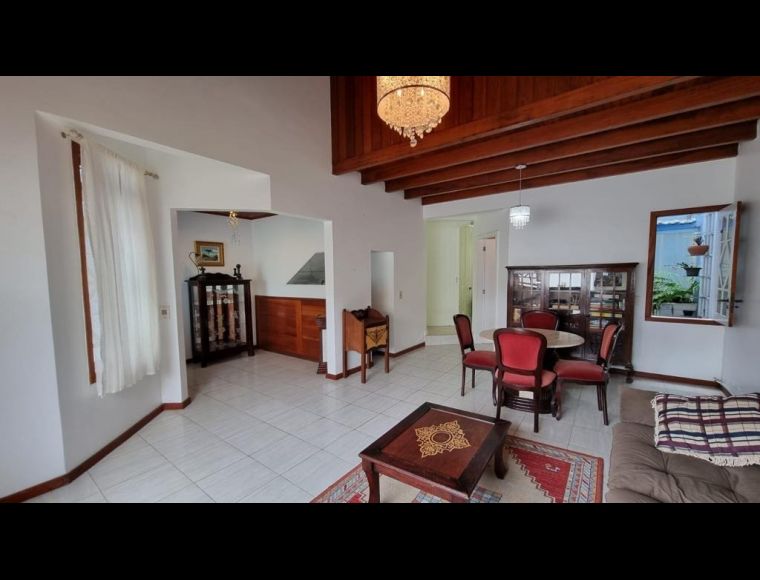 Casa no Bairro Itacorubí em Florianópolis com 5 Dormitórios (2 suítes) - C183