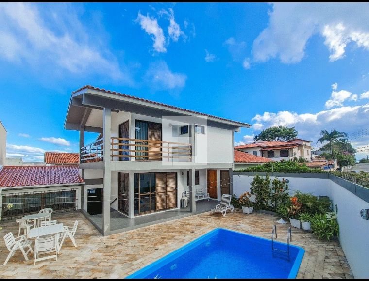 Casa no Bairro Itaguaçú em Florianópolis com 4 Dormitórios (1 suíte) e 376 m² - 4936