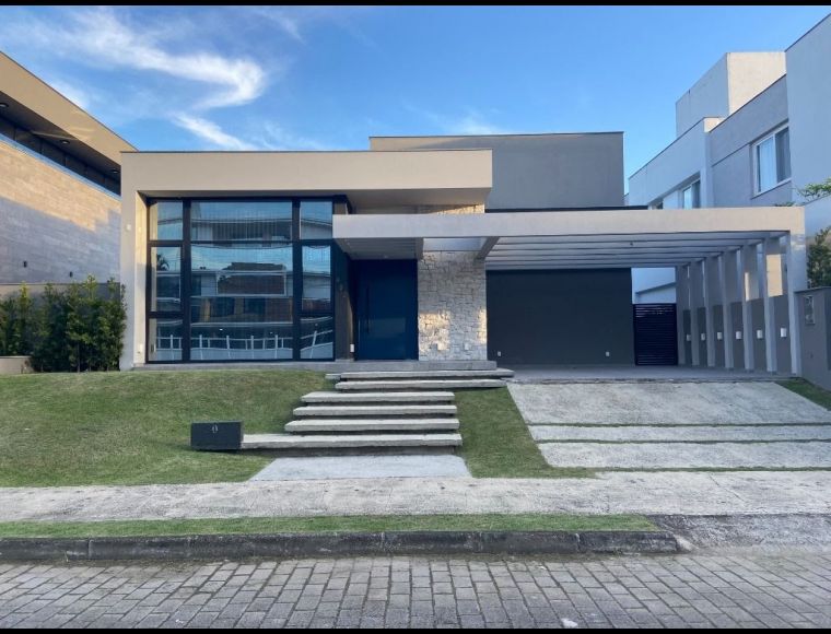 Casa no Bairro Jurerê em Florianópolis com 3 Dormitórios (3 suítes) e 220 m² - CA0248