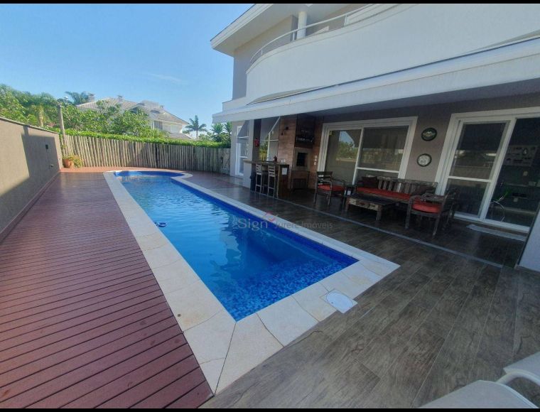 Casa no Bairro Jurerê em Florianópolis com 4 Dormitórios (4 suítes) e 436 m² - CA0001