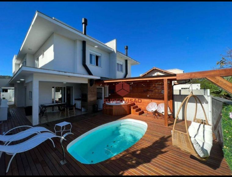 Casa no Bairro Jurerê em Florianópolis com 4 Dormitórios (3 suítes) e 199 m² - CA0935