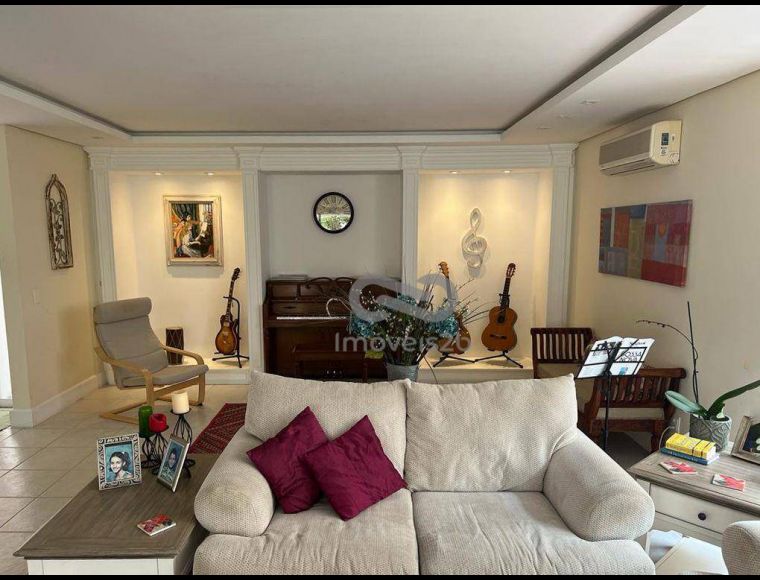 Casa no Bairro Jurerê Internacional em Florianópolis com 4 Dormitórios (4 suítes) - CA0188