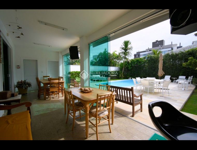 Casa no Bairro Jurerê Internacional em Florianópolis com 4 Dormitórios (4 suítes) - 458432