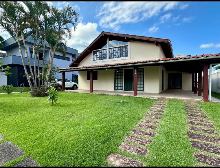 Casa no Bairro Jurerê Internacional em Florianópolis com 4 Dormitórios (1 suíte) e 250 m² - CA0288
