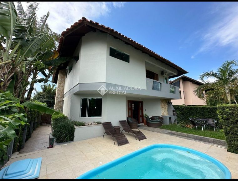 Casa no Bairro Jurerê Internacional em Florianópolis com 3 Dormitórios (3 suítes) - 472412