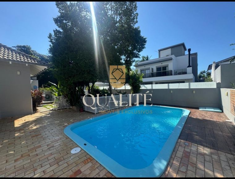 Casa no Bairro Jurerê Internacional em Florianópolis com 4 Dormitórios (3 suítes) - RMX2396
