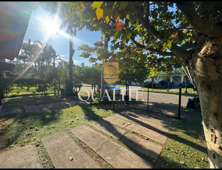 Casa no Bairro Jurerê Internacional em Florianópolis com 4 Dormitórios (2 suítes) - RMX2406