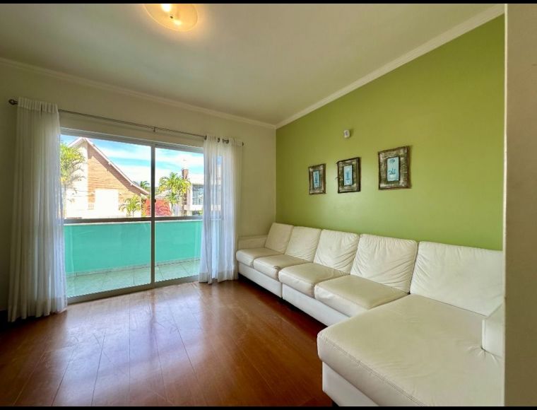 Casa no Bairro Jurerê Internacional em Florianópolis com 4 Dormitórios (1 suíte) e 268 m² - CA0071