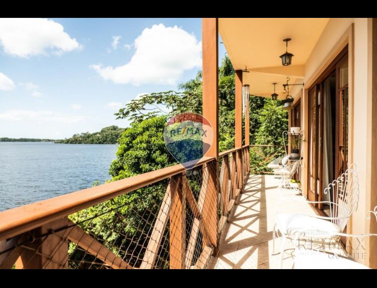 Casa no Bairro Lagoa da Conceição em Florianópolis com 3 Dormitórios (1 suíte) - RMX177