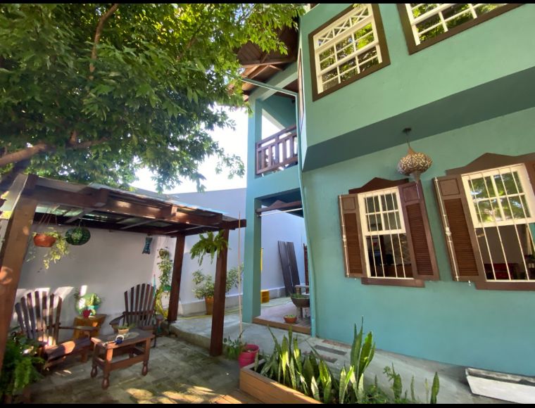 Casa no Bairro Lagoa da Conceição em Florianópolis com 7 Dormitórios (2 suítes) e 289.43 m² - 428564