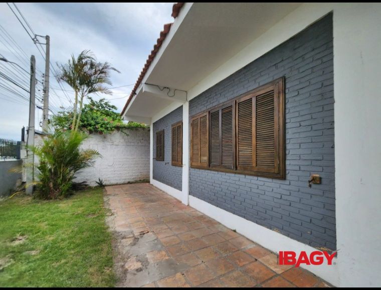 Casa no Bairro Lagoa da Conceição em Florianópolis com 3 Dormitórios (1 suíte) e 120 m² - 123299