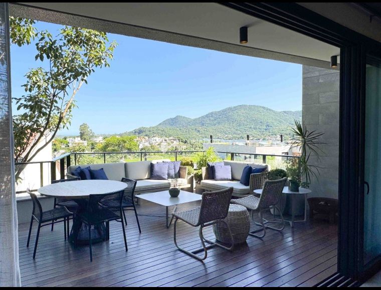 Casa no Bairro Lagoa da Conceição em Florianópolis com 3 Dormitórios (3 suítes) - 678563