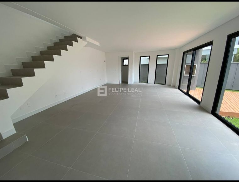 Casa no Bairro Morro das Pedras em Florianópolis com 3 Dormitórios (1 suíte) e 185 m² - 20624
