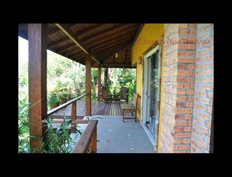 Casa no Bairro Ponta das Canas em Florianópolis com 2 Dormitórios (1 suíte) e 242 m² - CA0070
