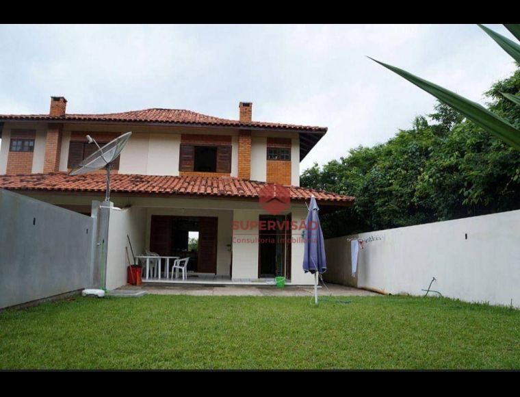 Casa no Bairro Praia Brava em Florianópolis com 3 Dormitórios (1 suíte) e 142 m² - CA0960