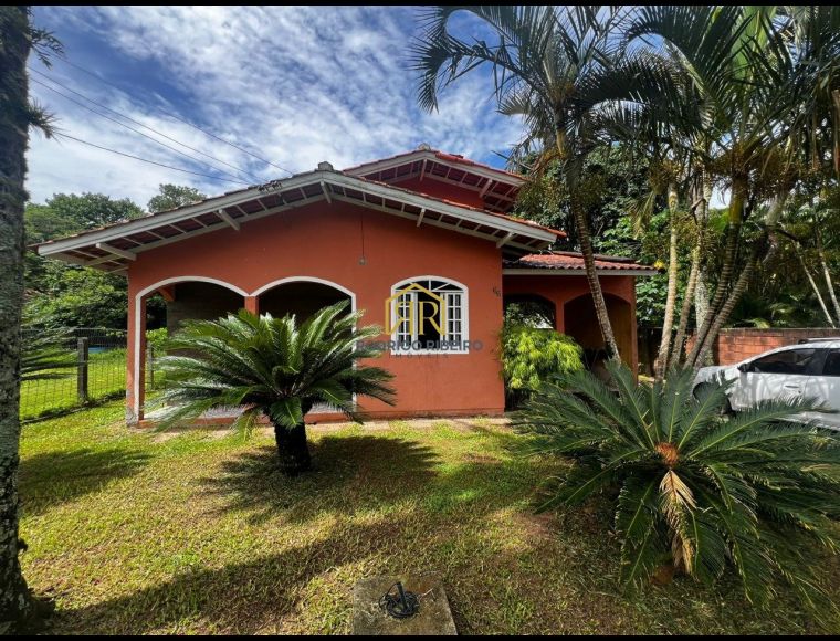 Casa no Bairro Ratones em Florianópolis com 3 Dormitórios - C264