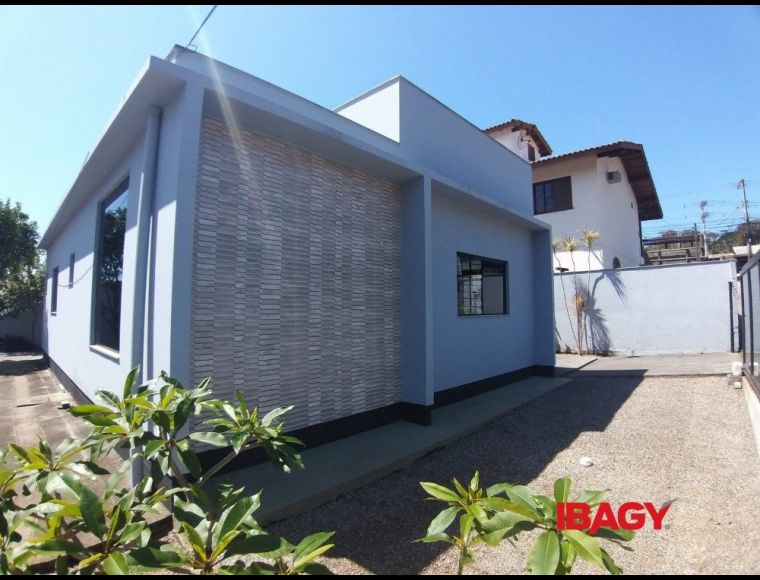 Casa no Bairro Rio Tavares em Florianópolis com 1 Dormitórios e 56 m² - 115631