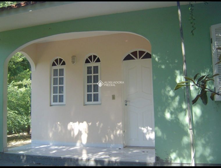 Casa no Bairro Rio Tavares em Florianópolis com 4 Dormitórios (1 suíte) - 401242
