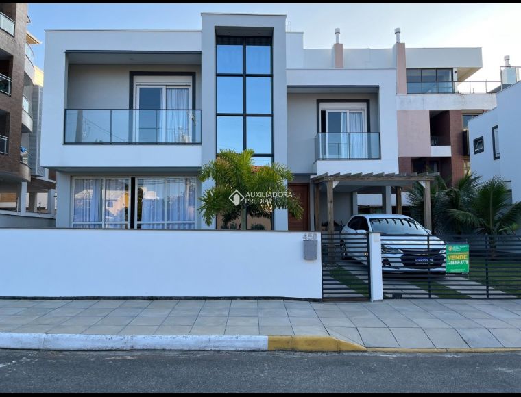 Casa no Bairro Rio Tavares em Florianópolis com 3 Dormitórios (3 suítes) - 397175