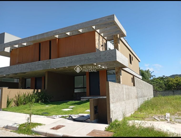 Casa no Bairro Rio Tavares em Florianópolis com 3 Dormitórios (3 suítes) e 208.42 m² - 428303