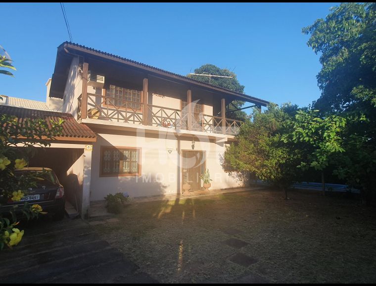 Casa no Bairro Rio Tavares em Florianópolis com 2 Dormitórios (1 suíte) e 400 m² - 428279