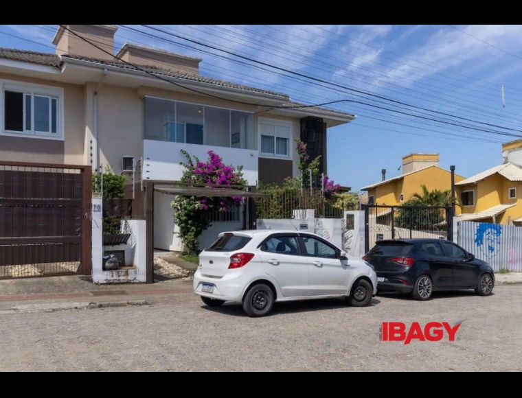 Casa no Bairro Rio Tavares em Florianópolis com 3 Dormitórios (1 suíte) - 123203