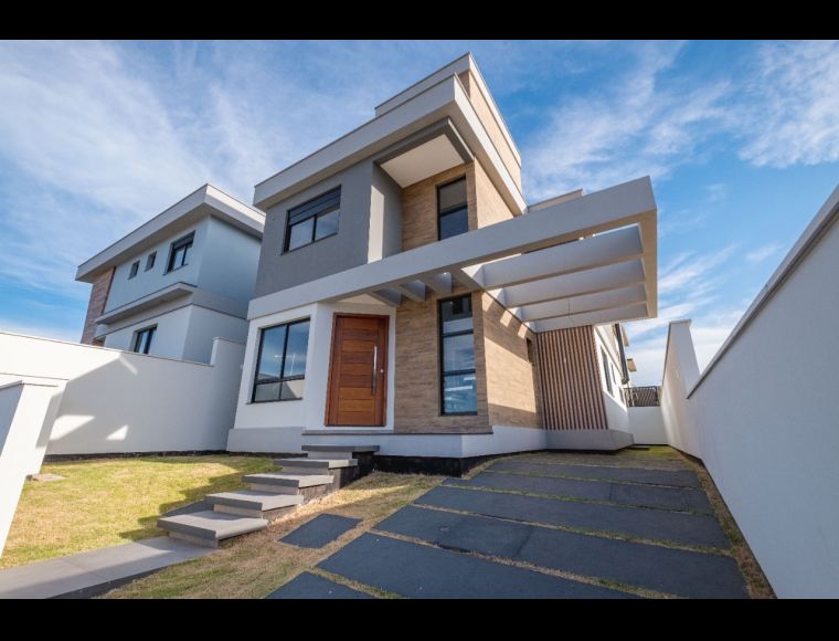 Casa no Bairro Rio Tavares em Florianópolis com 4 Dormitórios (3 suítes) - RMX2394