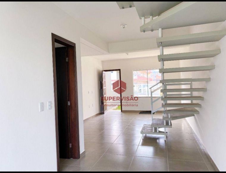 Casa no Bairro Rio Vermelho em Florianópolis com 2 Dormitórios (2 suítes) e 92 m² - CA0858