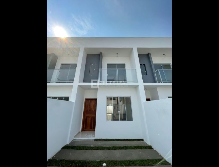 Casa no Bairro Rio Vermelho em Florianópolis com 2 Dormitórios (2 suítes) e 108 m² - 17132