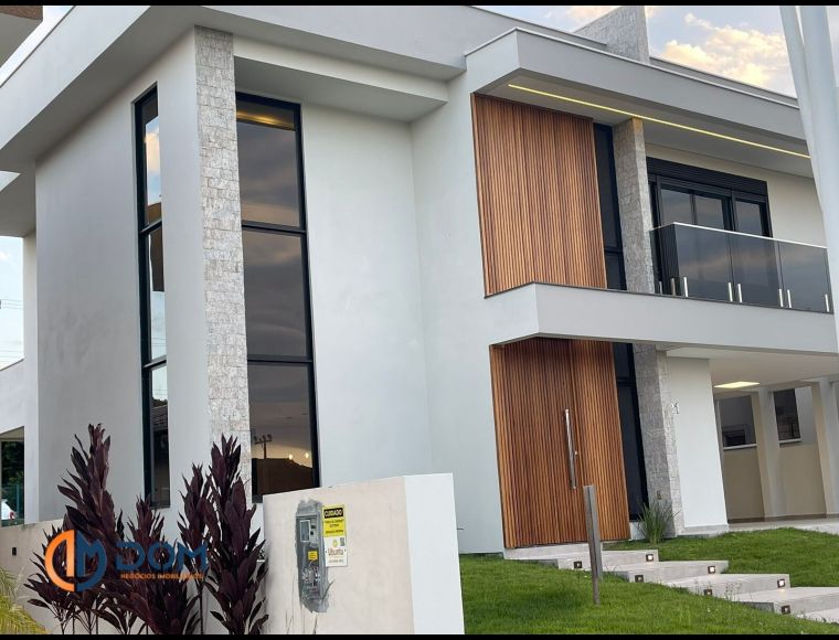 Casa no Bairro Rio Vermelho em Florianópolis com 3 Dormitórios (3 suítes) e 239 m² - 612