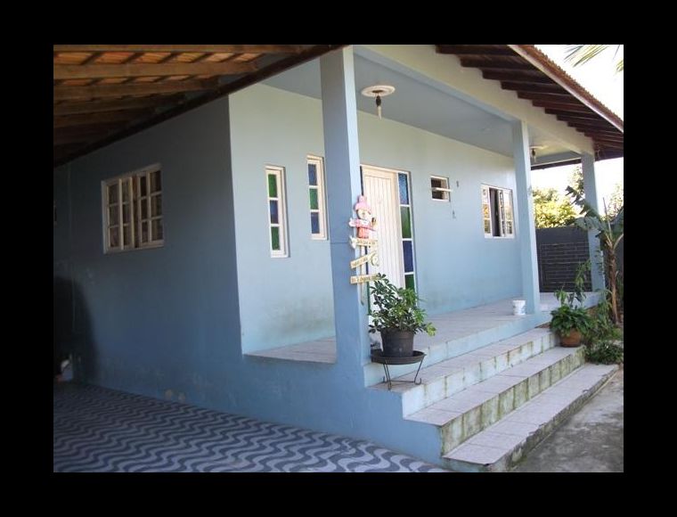 Casa no Bairro Rio Vermelho em Florianópolis com 3 Dormitórios (1 suíte) - 8075