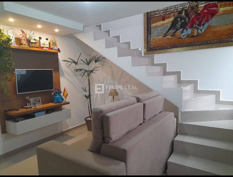 Casa no Bairro Rio Vermelho em Florianópolis com 2 Dormitórios (2 suítes) e 80 m² - 20156