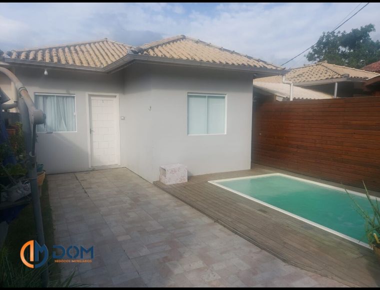 Casa no Bairro Rio Vermelho em Florianópolis com 3 Dormitórios (1 suíte) e 70 m² - 1114