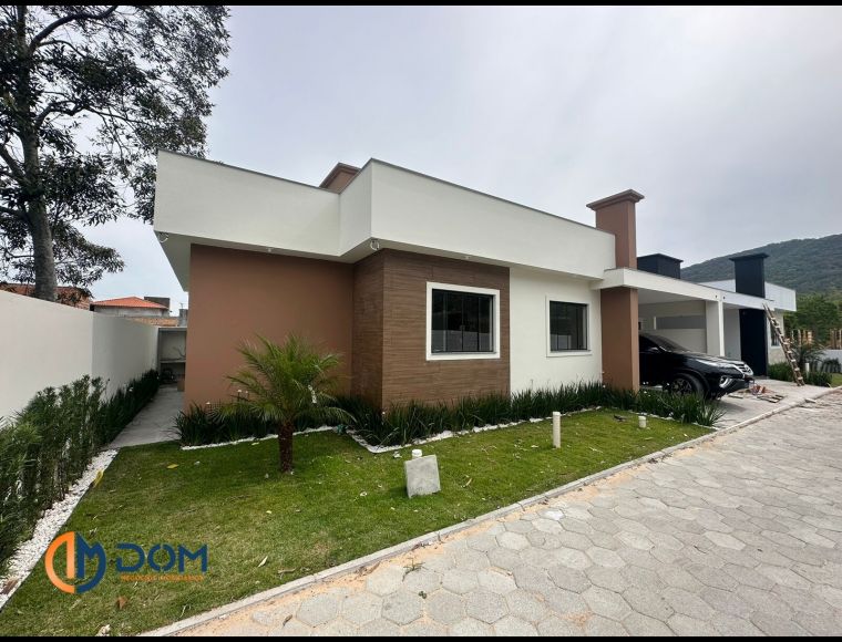 Casa no Bairro Rio Vermelho em Florianópolis com 3 Dormitórios (1 suíte) e 76 m² - 1137