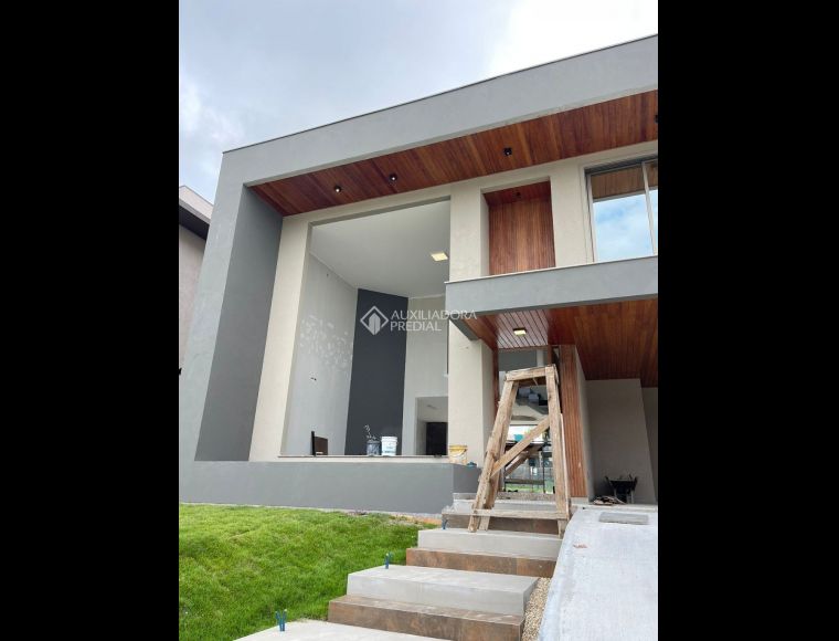 Casa no Bairro Rio Vermelho em Florianópolis com 4 Dormitórios (4 suítes) - 454700