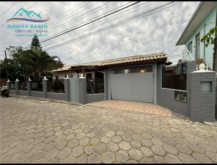 Casa no Bairro Rio Vermelho em Florianópolis com 2 Dormitórios (1 suíte) e 100 m² - CA1054
