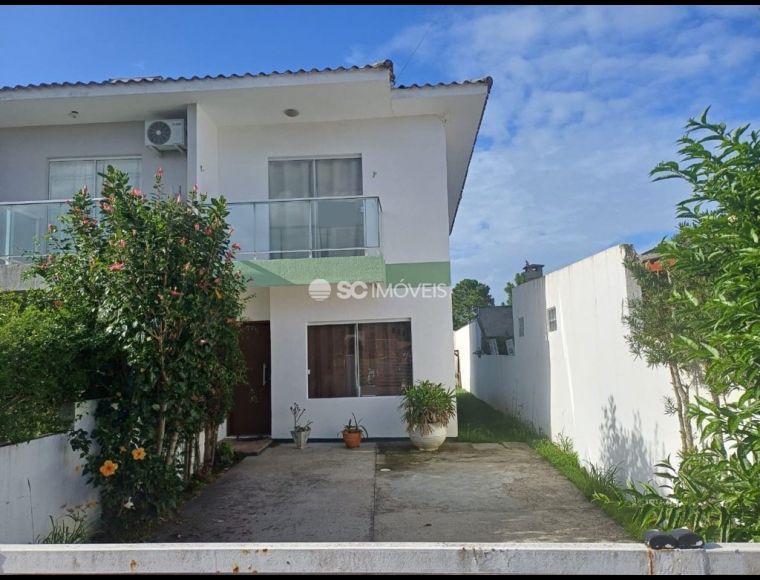 Casa no Bairro Rio Vermelho em Florianópolis com 2 Dormitórios (2 suítes) - 17777