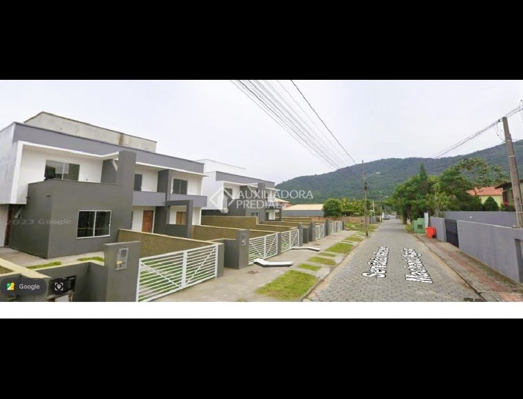 Casa no Bairro Rio Vermelho em Florianópolis com 2 Dormitórios (2 suítes) - 463894