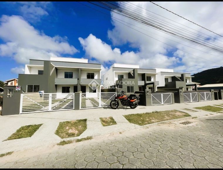 Casa no Bairro Rio Vermelho em Florianópolis com 3 Dormitórios (2 suítes) - 463782
