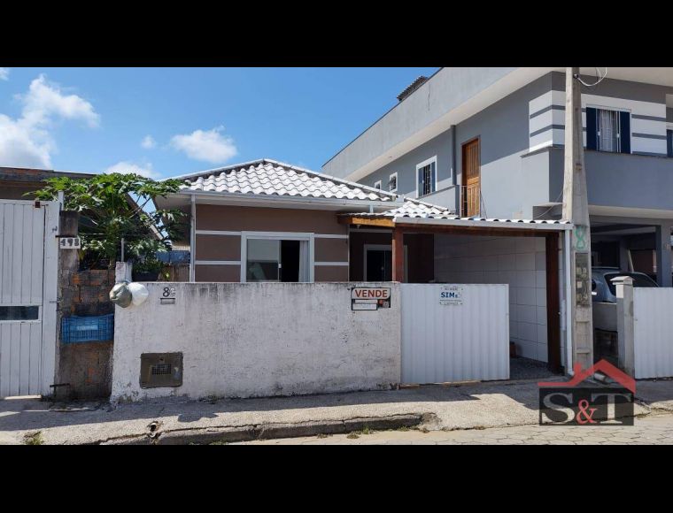 Casa no Bairro Rio Vermelho em Florianópolis com 3 Dormitórios (1 suíte) e 90 m² - CA0088
