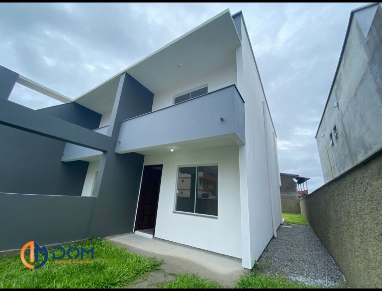 Casa no Bairro Rio Vermelho em Florianópolis com 2 Dormitórios (2 suítes) e 92 m² - CA0606