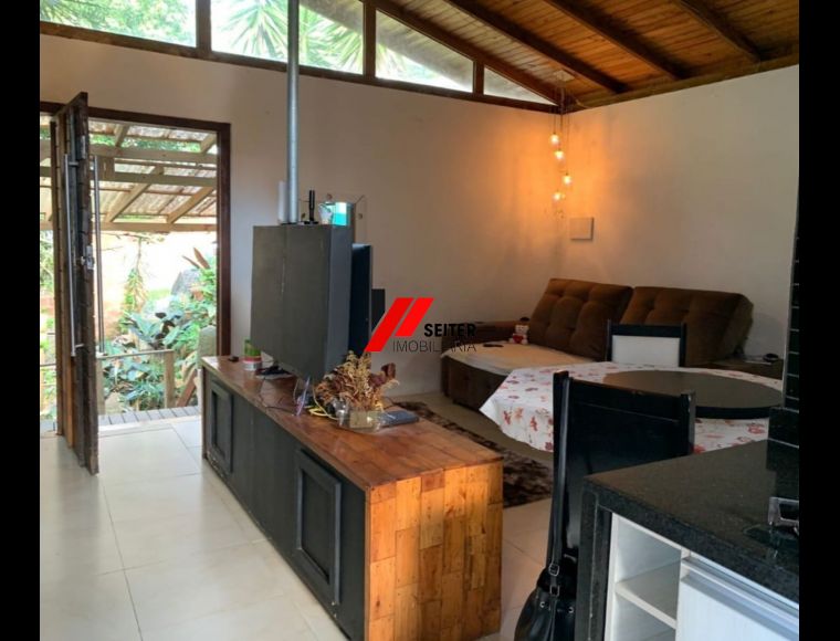 Casa no Bairro Sambaqui em Florianópolis com 1 Dormitórios e 54 m² - CA00389V