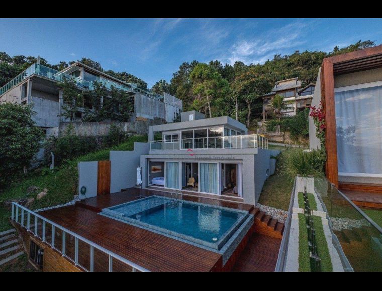 Casa no Bairro Sambaqui em Florianópolis com 5 Dormitórios (5 suítes) e 680 m² - CA0069